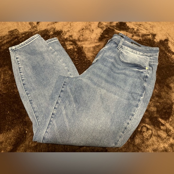 Judy Blue Denim - NWOT Judy Blue relax fit jeans